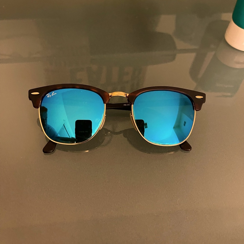 Like new ray-ban sunglasses